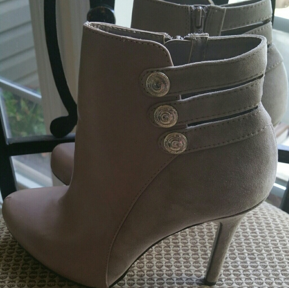 Guess Heels size 8